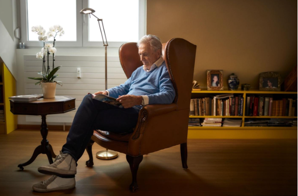 Biztonságos és kényelmes bútorválasztás idősebb korban