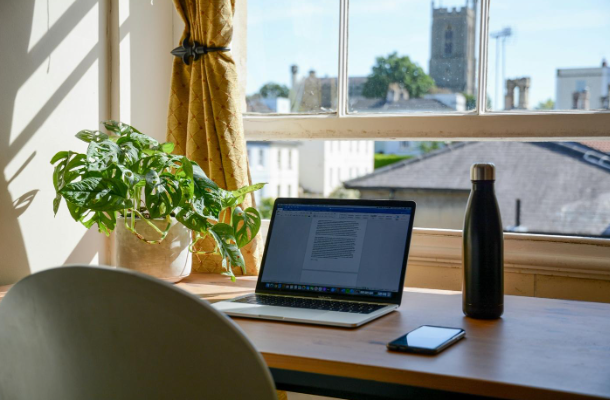 8 must-have bútor és kiegészítő az otthoni irodába: ilyen a tökéletes munkaterület
